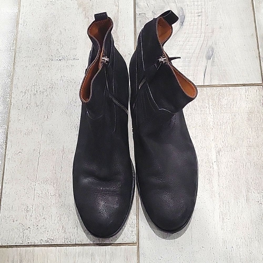 Giorgio Armani black motor boots with  zipper on the side  soft leather size 9.5